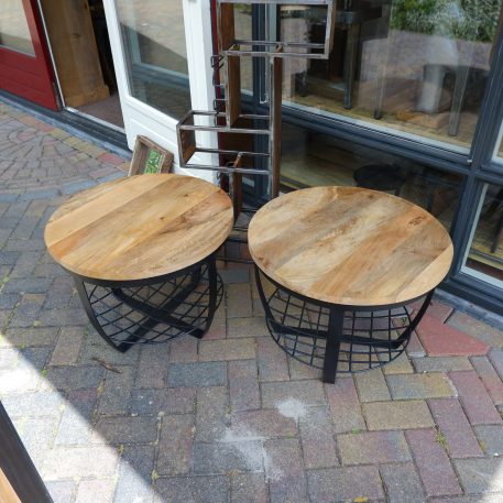 industrieel mangohouten bijzettafel salontafel rond zwart staal en gaas hoog 47 cm diameter 60 cm 27