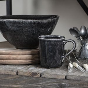 ib laursen salad bowl xl kom xl antique black dunes hoog 12 cm diameter 24 cm en beker met oor antique black dunes