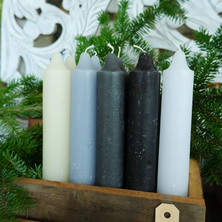 ib-laursen rustic candle off white grijs zwart licht blauw wit dinerkaars xl hoog 25 cm diameter 3.8 cm en 22 branduren2