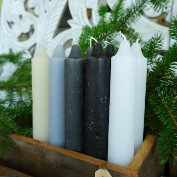 ib-laursen rustic candle off white grijs zwart licht blauw wit dinerkaars xl hoog 25 cm diameter 3.8 cm en 22 branduren3