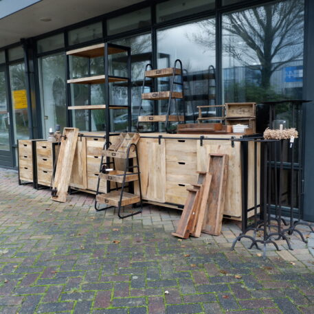 etageres mangohout zwart staal keukenrekje badkamerrekje hoog81 cm breed 45 cm diep 36 cm beau travail boekenkast ladekasten en dressoir1
