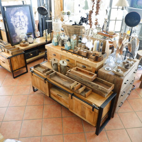 barnwood tray lang dienblad truckwood breed 77 cm diep 18 cm rand 7.5 cm hoog liggend op mangohout tv meubel