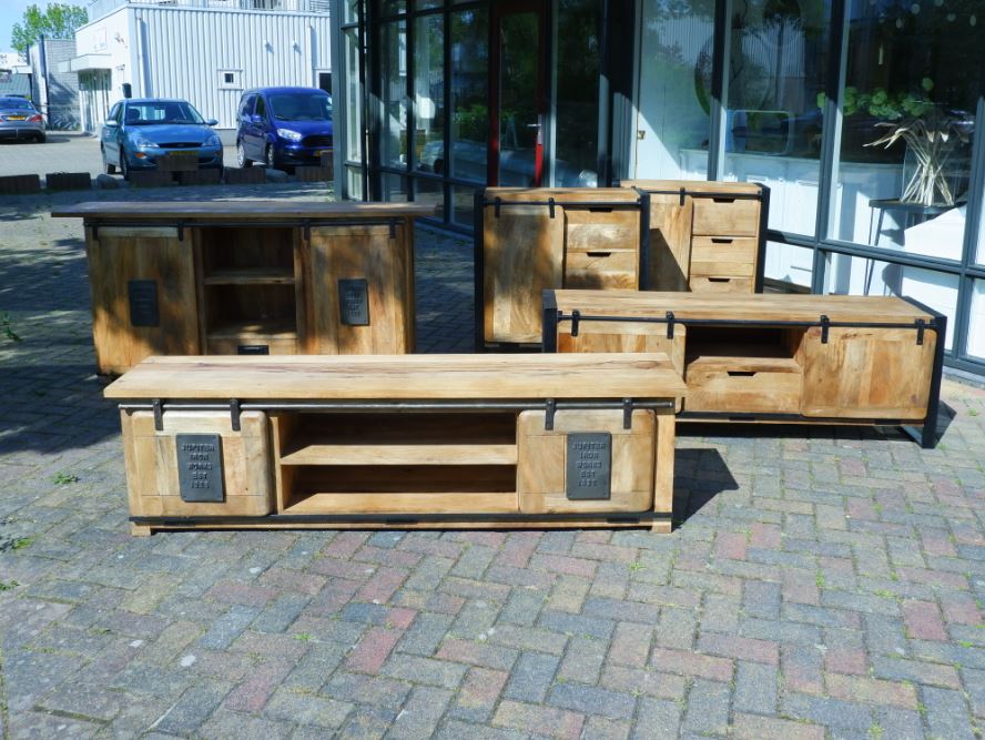 industrieel tv meubel mango industrieel dressoir mango tv meubel works dressoir works mangohout en staal1