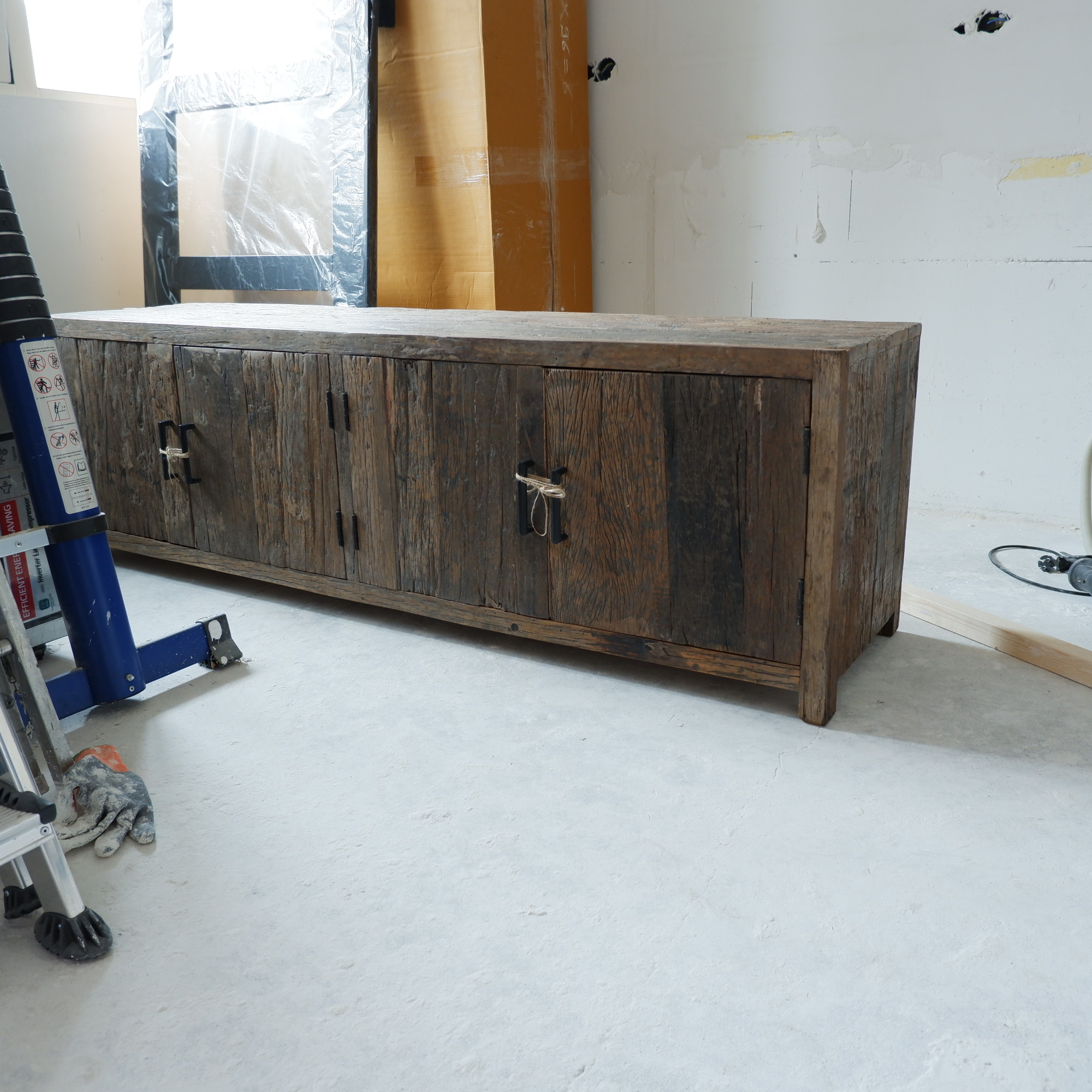 be-uniq tv dressoir wenen 4 deuren vergrijsd hout hoog 55 cm breed 180 cm diep 45 cm 11 bij klant nog in verbouwing