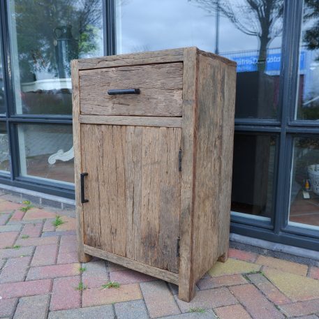 nachtkastje XL met lade en deur oud vergrijsd hout hoog 83 cm breed 53 cm diep 37 cm barnwood railway wood truckwood