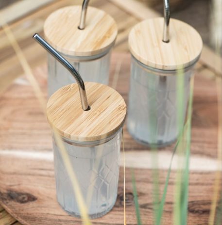 drink glas met honingraat structuur bamboo deksel en metalen rietje inhoud 250 ml hoog 12.5 cm diameter 8 cm ib-laursen2