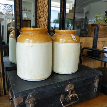 ceramic jar unique ib-laursen stenen pot oud wit oker gele rand hoog 27.5 cm diameter 20.5 cm