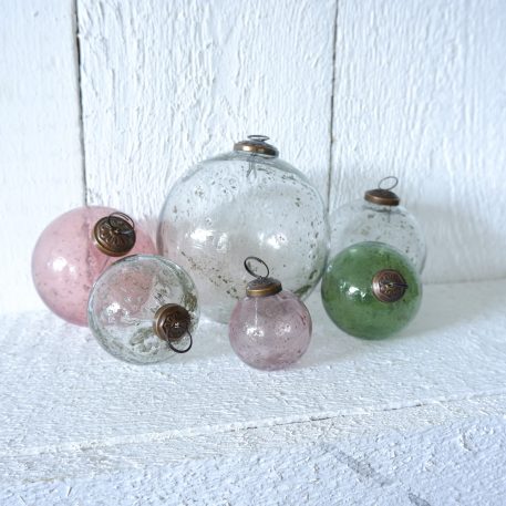 kerstbal glas metal chips roze diameter 5.5 cm clear en groen diameter 7 cm clear en roze diameter 10 cm clear diameter 13.5 cm ib-laursen christmas ornament pebbled glass3