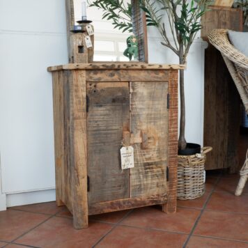 barnwood kastje 2 deuren hoog 70 cm breed 55 cm diep 40 cm oud historisch hout truckwood30