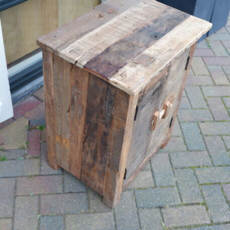 barnwood nachtkastje 2 deuren hoog 70 cm breed 55 cm diep 40 cm oud historisch hout truckwood24