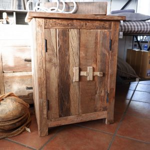 barnwood nachtkastje 2 deuren hoog 70 cm breed 55 cm diep 40 cm oud historisch hout truckwood4