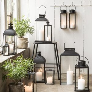 lantaarn vierkant zwart metaal hoog 26 cm breed 8.5 cm diep 8.5 cm ib laursen lantern blavand4