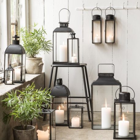 lantaarn vierkant zwart metaal hoog 26 cm breed 8.5 cm diep 8.5 cm ib laursen lantern blavand4