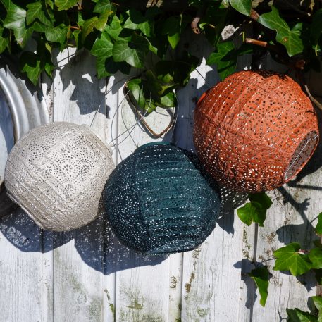 solar bol lampion round 20 cm licht taupe Lumiz round lantern 20 cm patern fan tyvek groen fan koper sashiko1