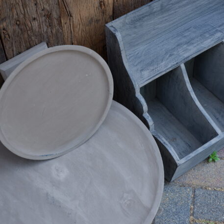 ash grey-taupe plateau op voet diameter 50 cm en 30 cm en gruttersbak ash grey donker1