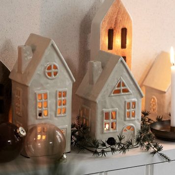 huis voor waxinelichtje stillenat off white hoog 19 cm en 22.5 cm breed 11.5 cm en 10.5 cm diep 8.3 cm ib-laursen house for tealight2