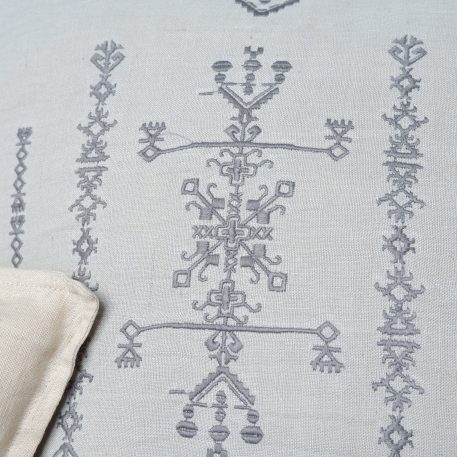 Kussenhoesje 50x50 grijs linnen met grijs embroidery - Afbeelding 3