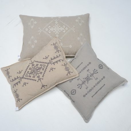 kussenhoesje 50x50 grijs linnen 40x60 beige linnen 50x70 naturel linnen ib-laursen cushion cover linen with embroidery