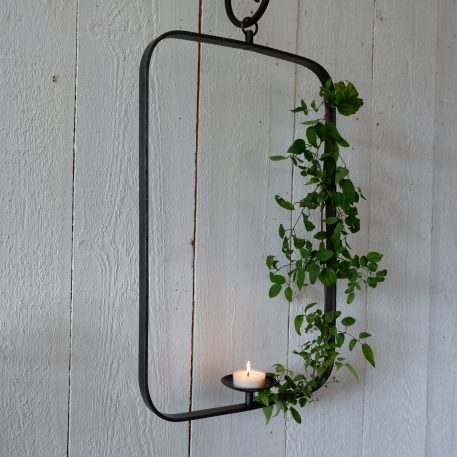 hang kandelaar voor stompkaars zwart smeedijzer rechthoek hoog 68 cm breed 39 cm ijzer 2 cm breed affari of sweden candle holder black