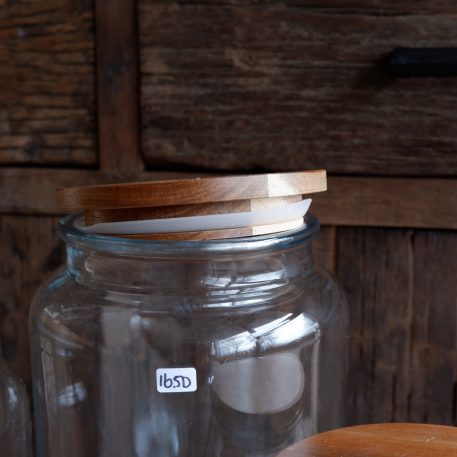 glazen voorraadpot met houten deksel hoog 18.5 cm, 23.5 cm en 27.5 cm ib-laursen glass jar with wooden lid16.jpg
