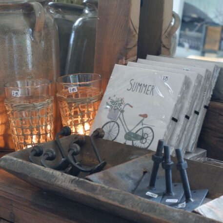 papieren servet fiets en summer ib-laursen napkin bicycle and summer 20 stuks 33 cm bij 33 cm en drinkglas xl in rieten huls
