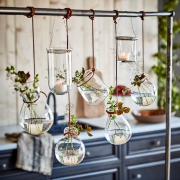 hangvaas Nadja helder glas met brass draad hoog 15 en 29 cm diameter glas 8.5 cm affari of sweden hanging vase
