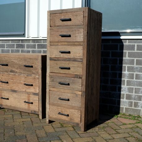 be-uniq ladekast Belfast 7 lades vergrijsd oud hout hoog 130 cm breed 50 cm diep 40 cm6