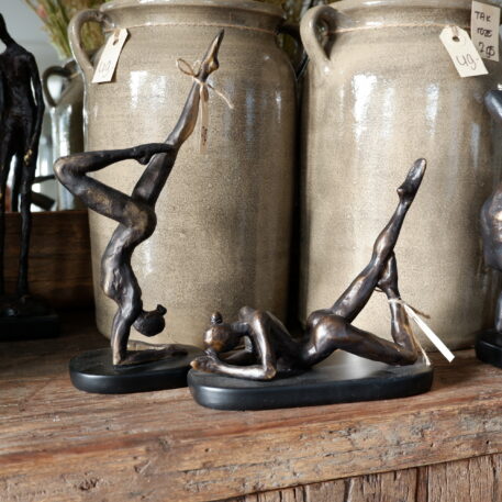 beeld ballerina pose zwart brons polystone 2 variaties affari of sweden pose statue bronze black1c