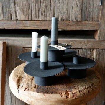 kandelaar voor dinerkaars zwart metaal hoog 7 cm diameter 12 cm affari of sweden candle holder thomas