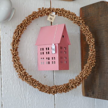 houten kralen krans naturel diameter 34 cm en roze waxinehuisje ib-laursen wreath wooden beads handmade