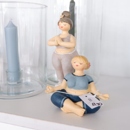 ib-laursen dames in 3 yoga posities beige groen of blauw tenue ib-laursen ladies yoga position 5