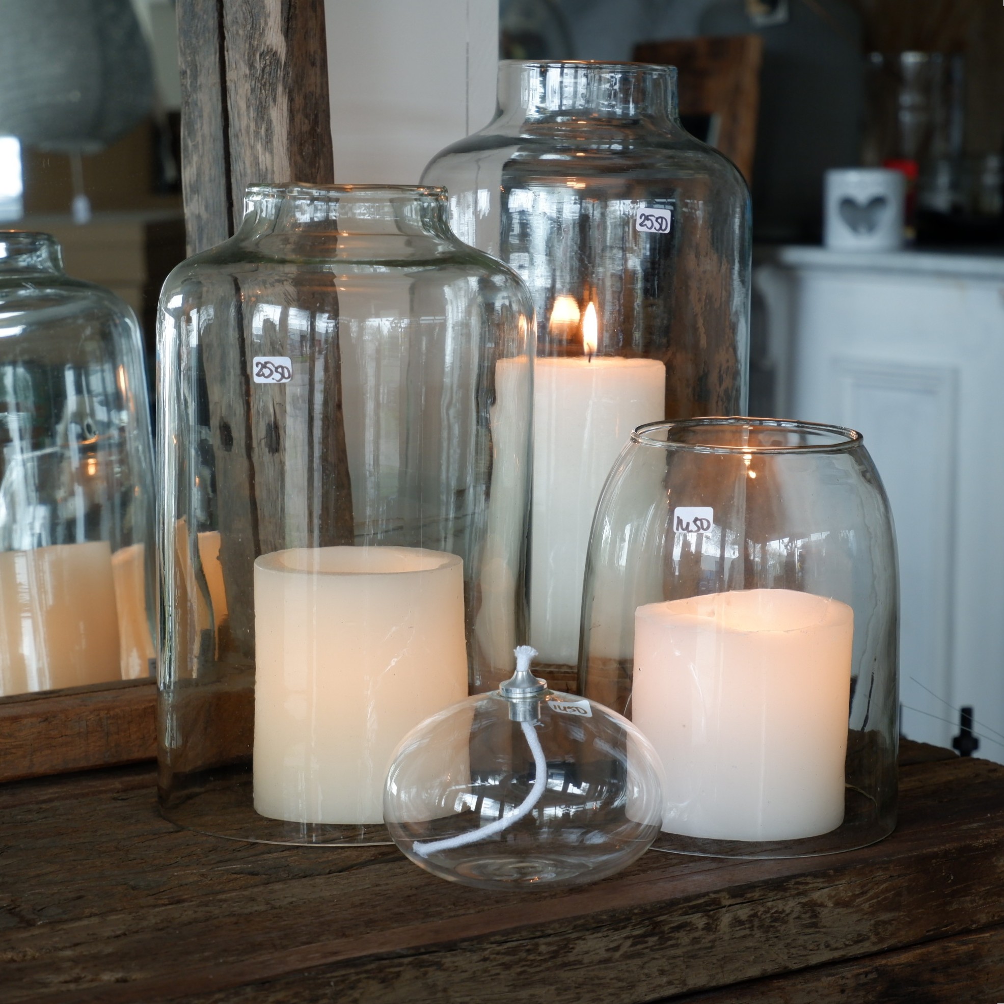 glazen stolp malou midden en links stolp grote open top rechts ib-laursen glass covers affari of sweden olielampje