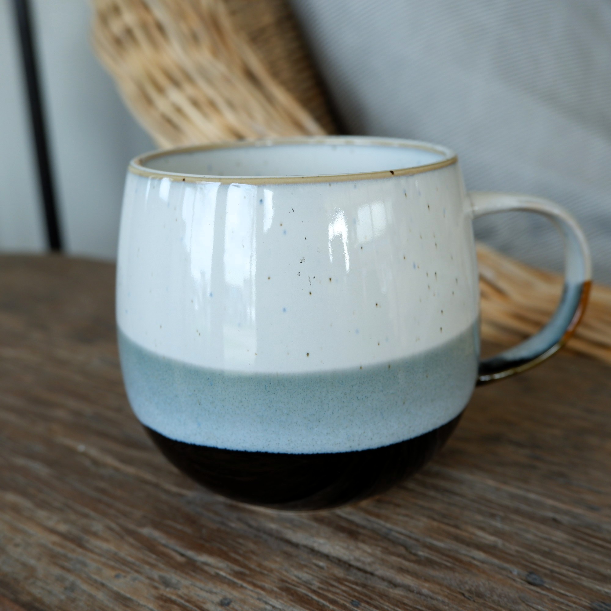 Beker met oor zwart-grijs-wit gestreept