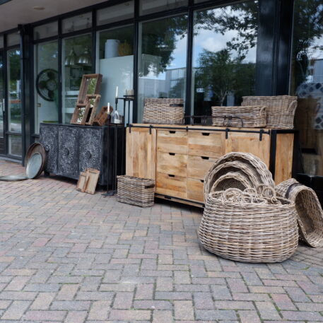 grijs rotan mand met grepen bolle buik naar boven iets taps 3 maten koboo grey ronde schaal set van 3 vensterbank manden verschillende uitvoeringen dressoir mangohout beau travail1