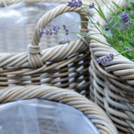 Mand met grepen rond en plastic voering grijs rotan 3 maten - Afbeelding 6