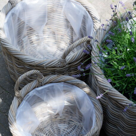 Mand met grepen rond en plastic voering grijs rotan 3 maten - Afbeelding 7