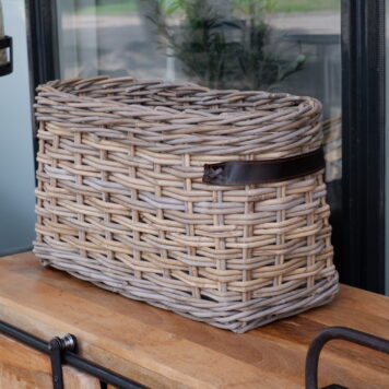 grijs rotan mand ovaal met leren grepen grijs riet vensterbankmand koboo grey hoog 30 cm breed 54 cm diep 23 cm