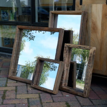 spiegel truckwood vierkant vergrijsd oud hout 60 x 60 cm en diverse andere maten