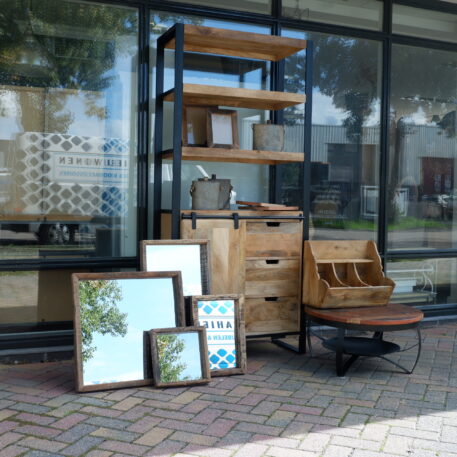 spiegel truckwood vierkant vergrijsd oud hout 60 x 60 cm en diverse andere maten en travail boekenkast gruttersbak veldflesssen