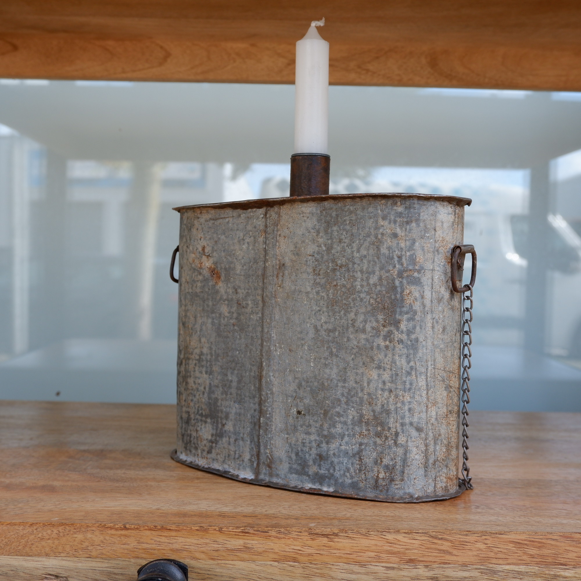 oude veldfles zink ijzeren ketting hoog 21 cm2