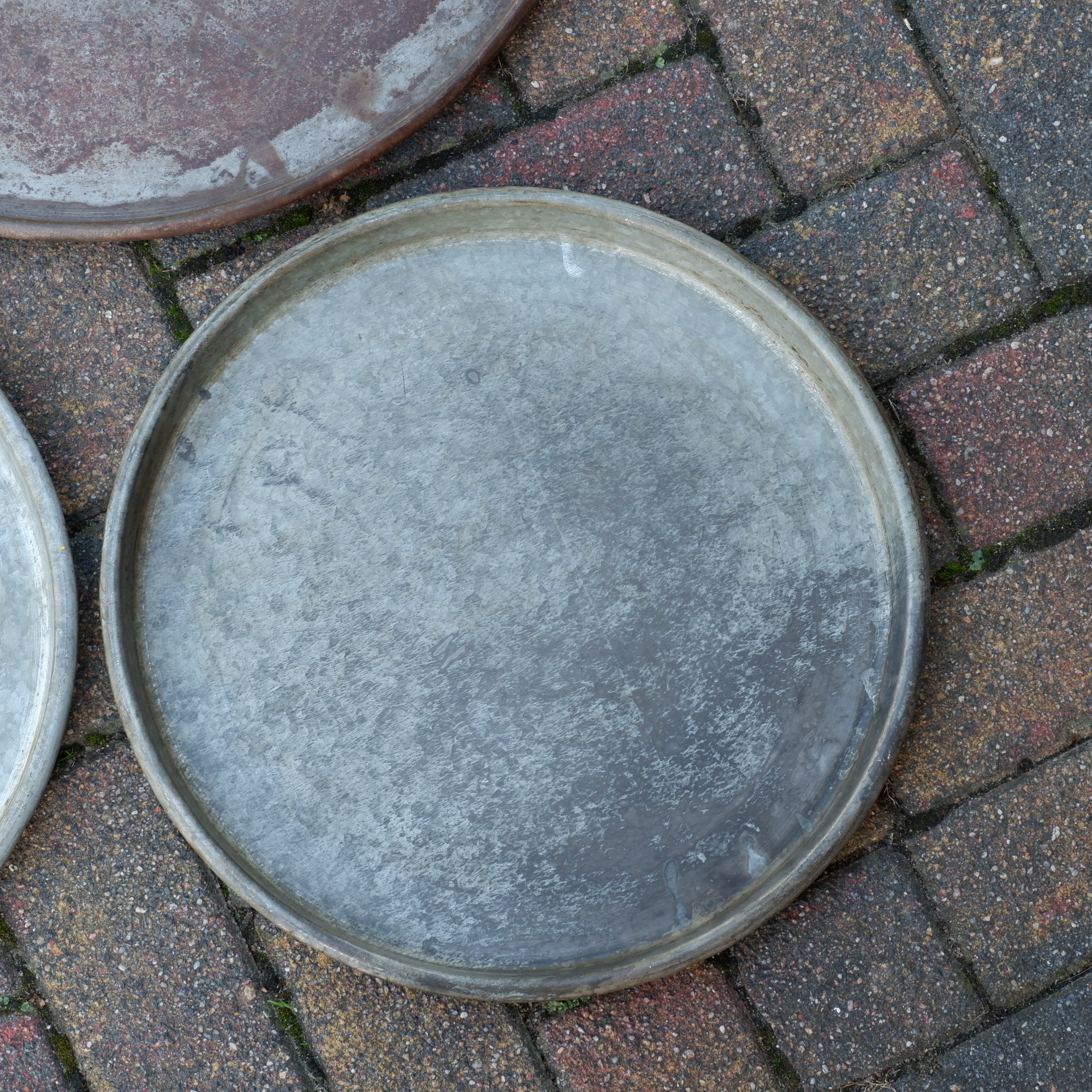 Dienblad oud zink 2 maten Ø42- en 55 cm - Afbeelding 4