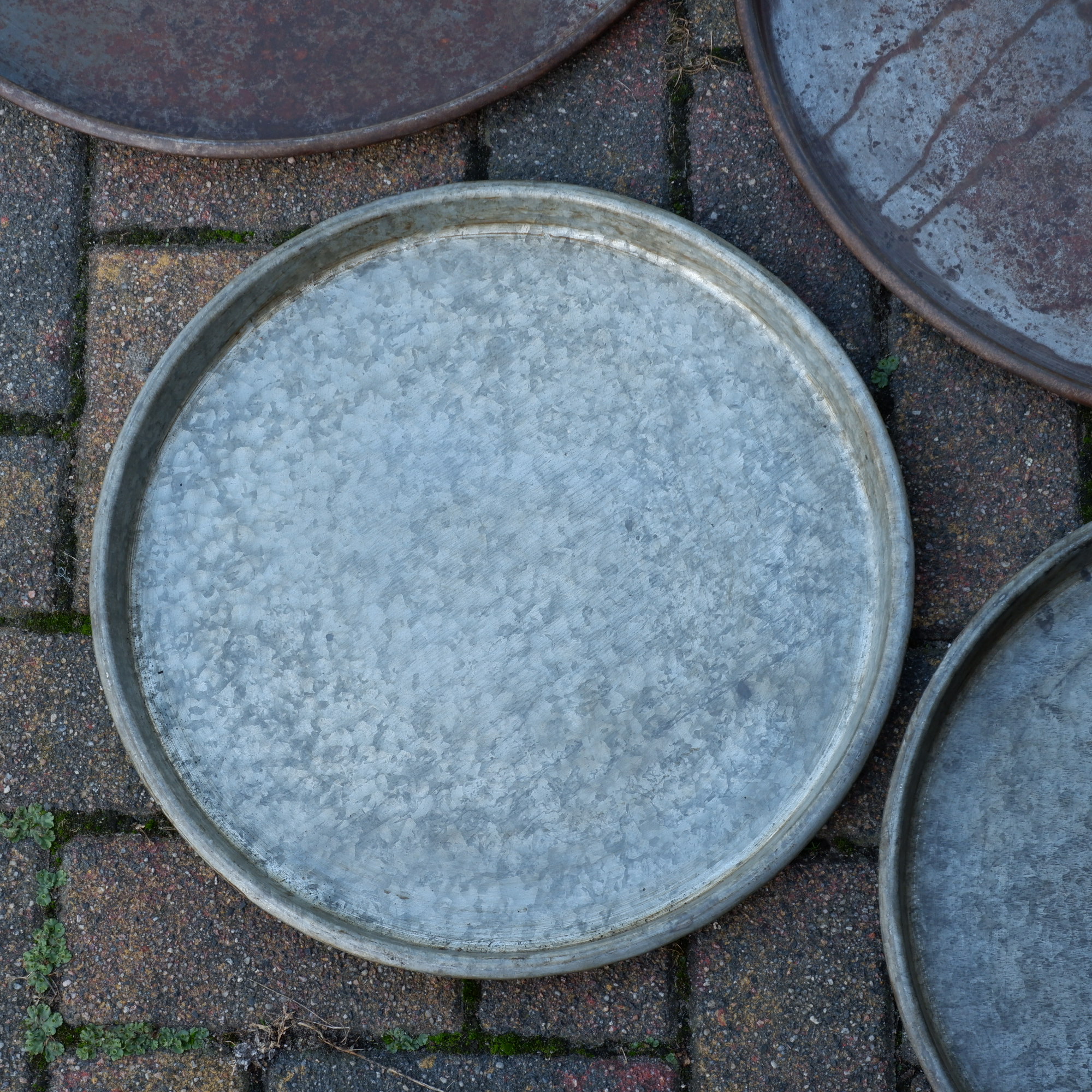 Dienblad oud zink 2 maten Ø42- en 55 cm - Afbeelding 6