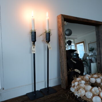 Kandelaar rosa voor dinerkaars smeedijzer hoog 45 cm voetplaat vierkant 10 x 10 cm