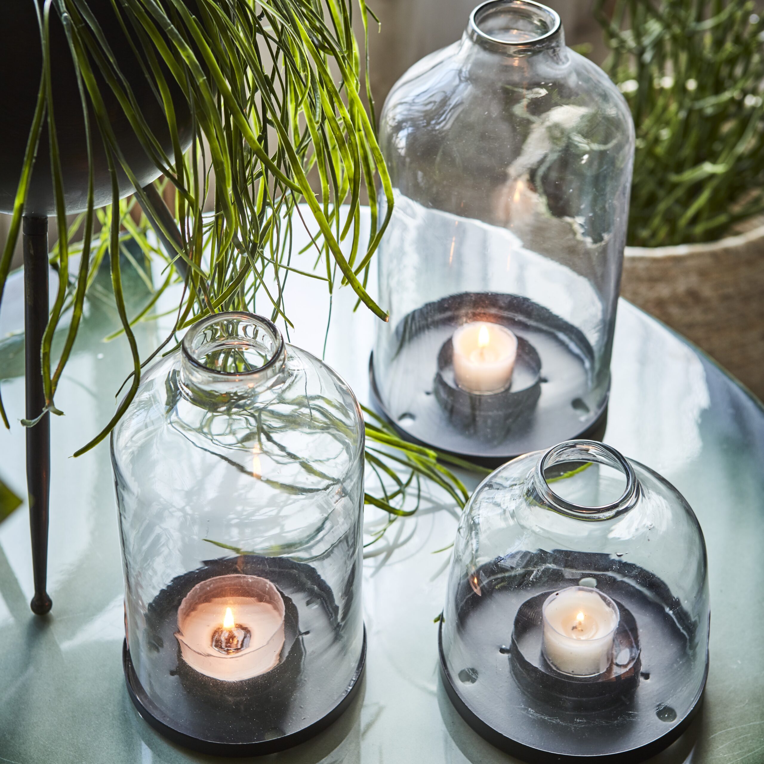 affari of sweden glazen stolp met losse zwarte bodem hoog 25 cm en hoog 26.5 cm sfeerlicht lantaarn helen clear black4