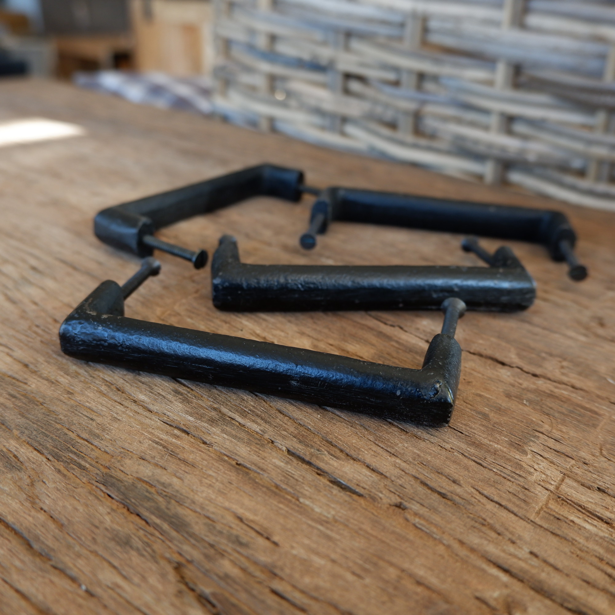 be uniq handgreep urban kast greep ladegreep breed 12 cm hoog 2.7 cm smeedijzer antiek zwart