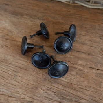 be uniq knop ladeknop kast knop groot rond smeedijzer antiek zwart diameter 5 cm hoog 2.8 cm