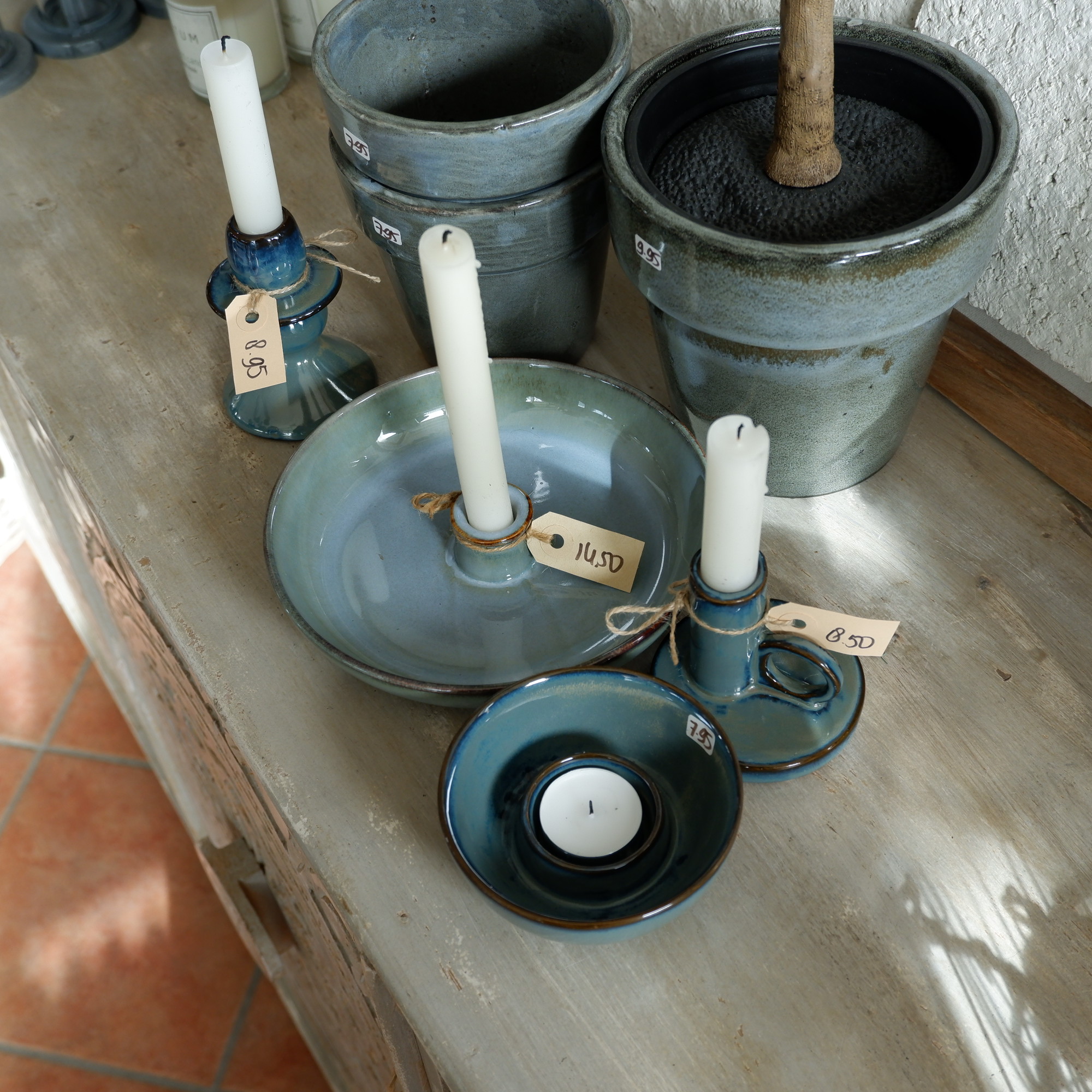 diverse kandelaars voor dinerkaars keramiek met reactief glazuur zeeblauw3