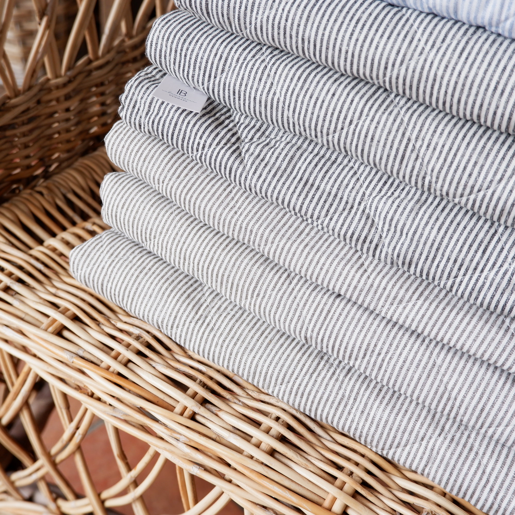 plaid-quilt katoen krijtstreep beige off white zwart off white 130 x 180 cm ib-laursen quilt stripes2