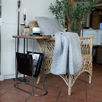 be uniq bijzettafel magazine lazy hoog 70 cm breed 56 cm diep 22.5 cm1