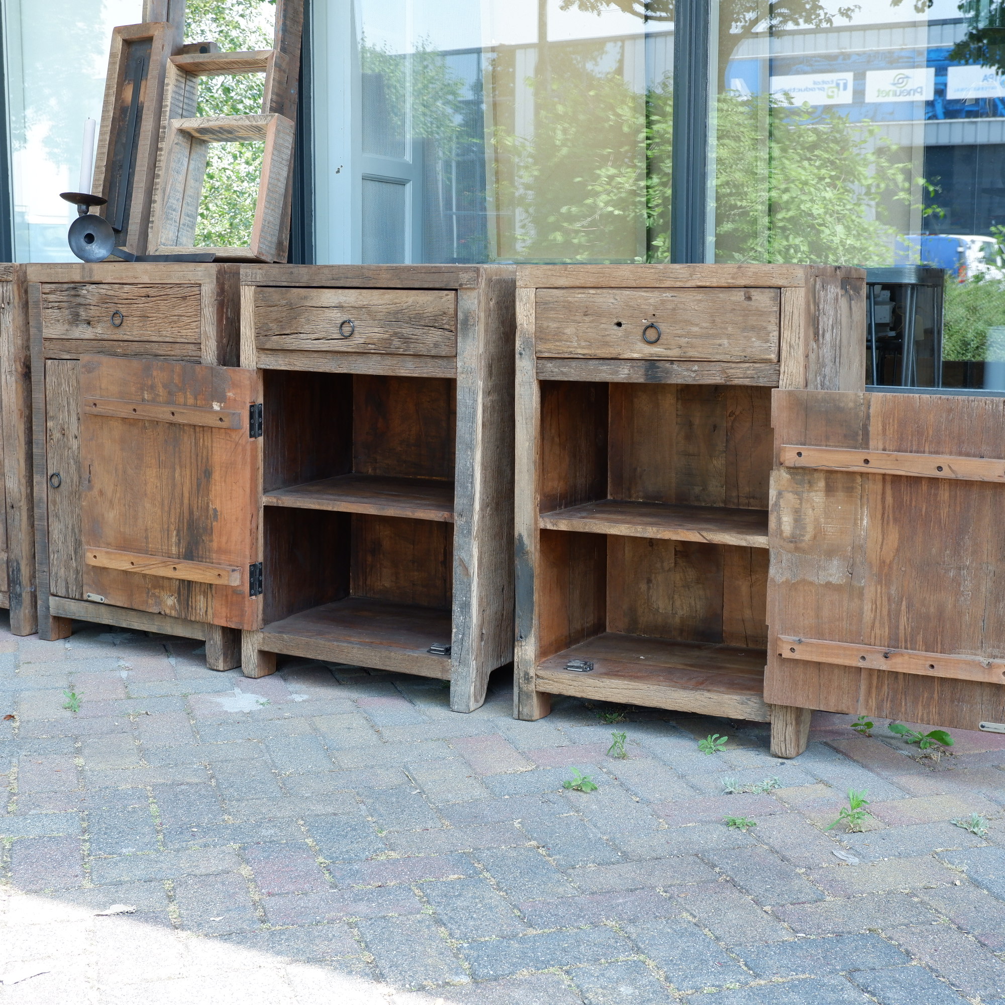 nachtkastje XL met lade en deur old wood hoog 83 cm breed 53 cm diep 38 cm onbehandeld oud vergrijsd hout links en rechts draaiend7